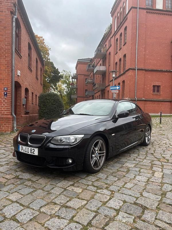 Schwarz Gebraucht 2012 BMW 320 Cabriolet M Sport Cabrio | 13.000 € (Fairer Preis) - Bild 1/4