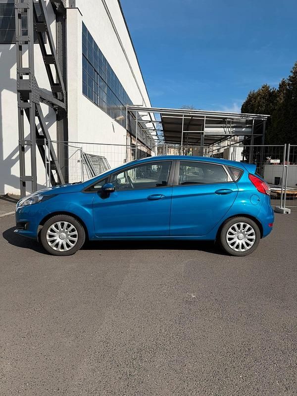Gebraucht Ford Fiesta 85 PS (62 kW) 2013 Blau Kleinwagen