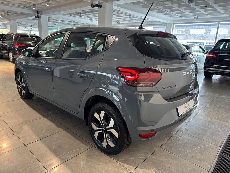 Gebraucht Dacia Sandero Expression 101 PS (74 kW) 2025 Grau Limousine