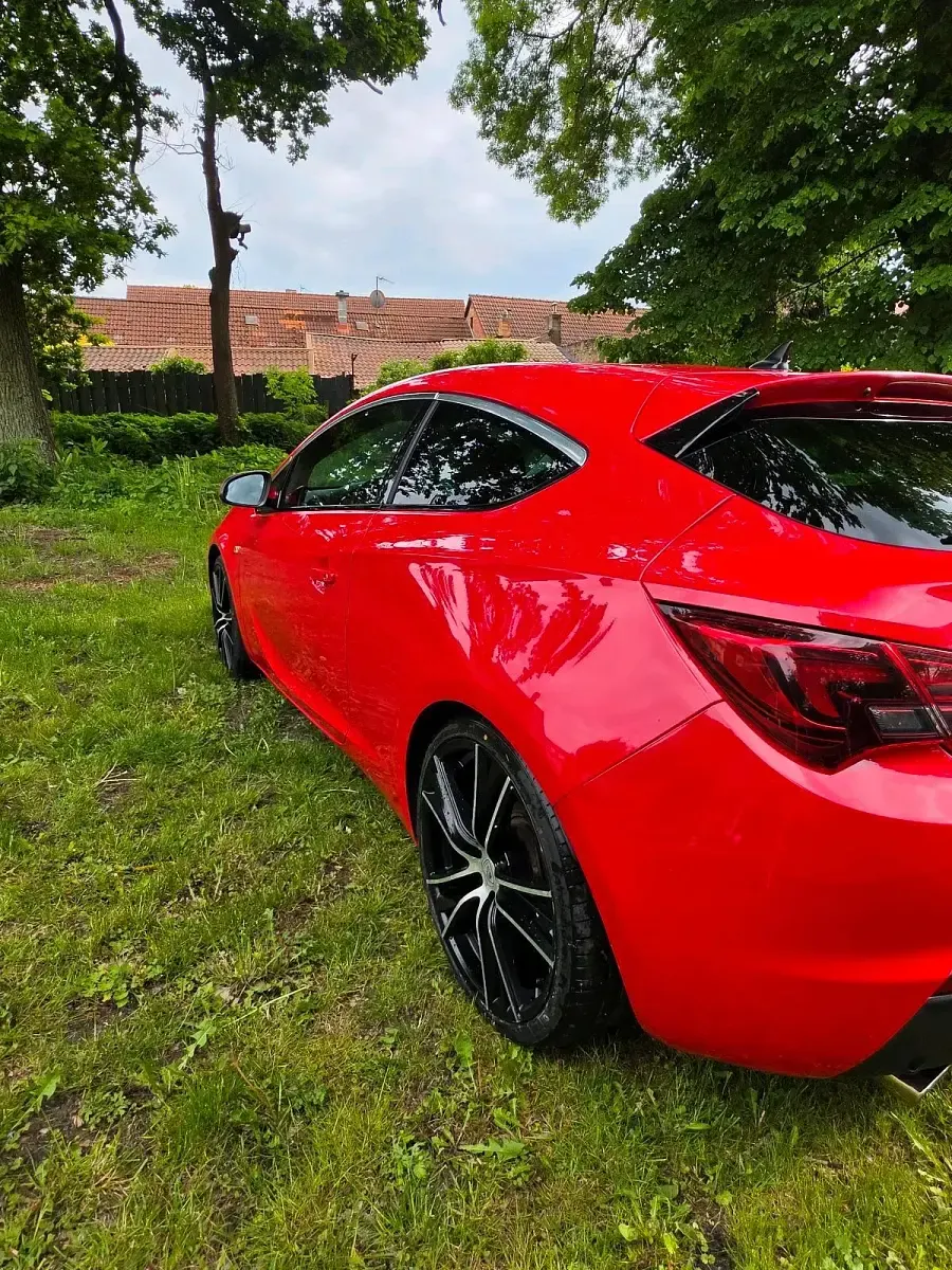 Gebraucht Opel Astra GTC 179 PS (131 kW) 2011 Rot Coupé