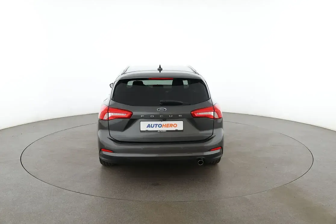 Gebraucht Ford Focus Titanium 125 PS (91 kW) 2019 Grau Kombi