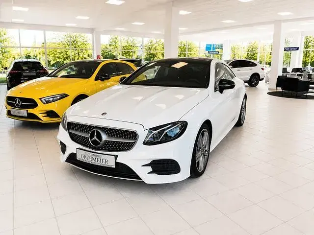 Gebraucht Mercedes E220 AMG 194 PS (142 kW) 2019 Weiß Coupé