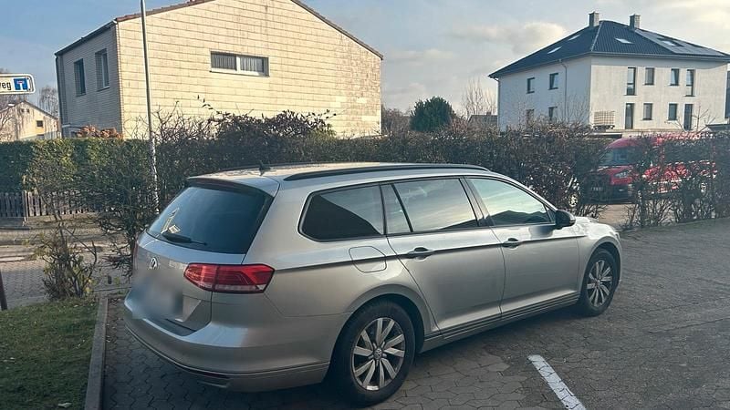 Silber Gebraucht 2015 VW Passat Kombi | 7.800 € (Superpreis) - Bild 1/4