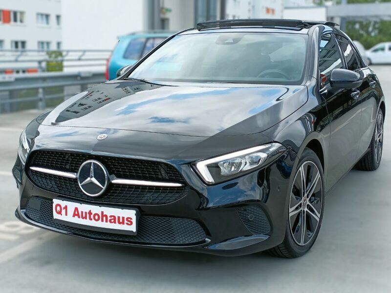 Kosmosschwarz metalliclack Gebraucht 2020 Mercedes A180 Limousine | 24.940 € (Fairer Preis) - Bild 1/4