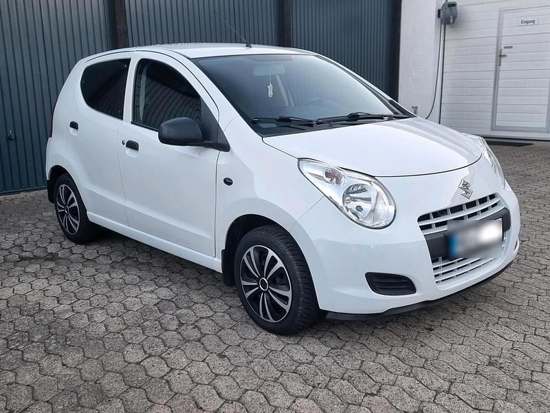 Gebraucht Suzuki Alto 68 PS (50 kW) 2012 Weiß Kleinwagen