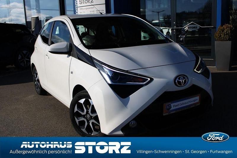 Weiß Gebraucht 2019 Toyota Aygo X-play Kleinwagen | 9.490 € (Fairer Preis) - Bild 1/4