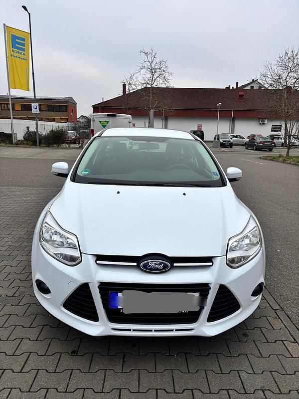 Gebraucht Ford Focus Trend 116 PS (85 kW) 2012 Weiß Kombi