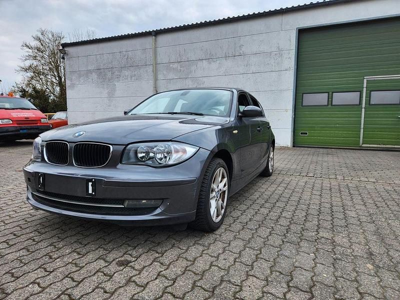 Gebraucht BMW 116 122 PS (89 kW) 2008 Schwarz Kleinwagen