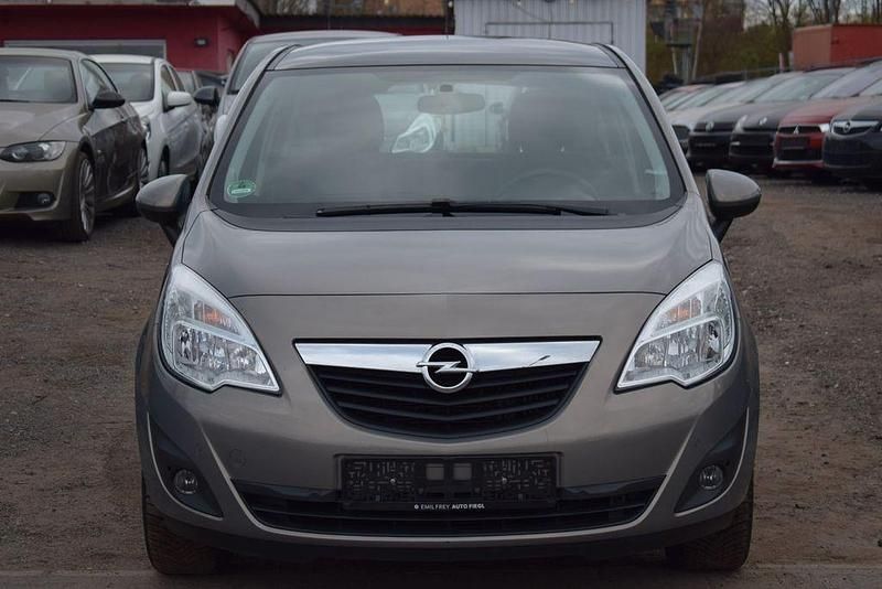 Braun Gebraucht 2010 Opel Meriva Edition Van / Kleinbus | 4.199 € (Fairer Preis) - Bild 1/4