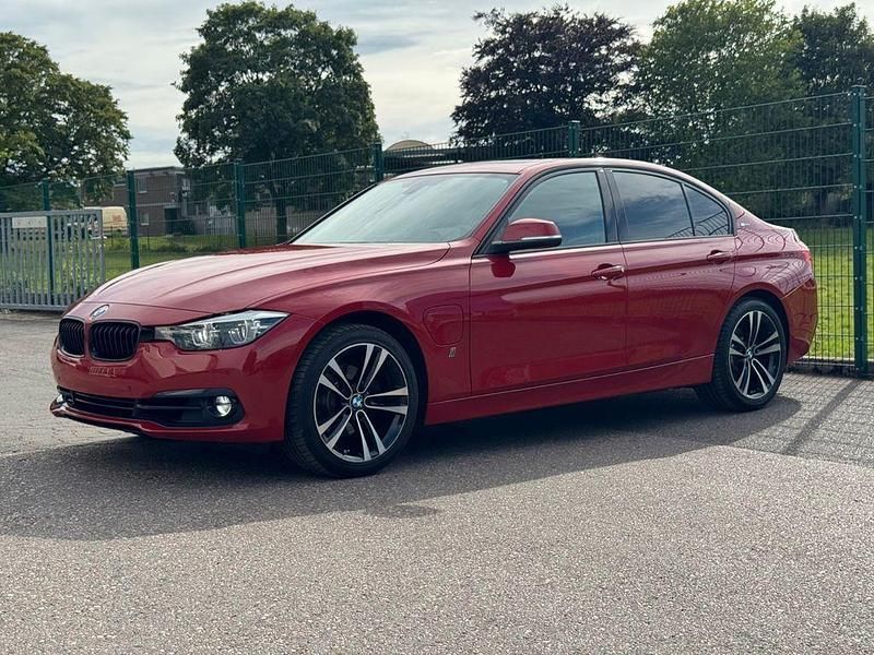 Rot Gebraucht 2018 BMW 330e iPerformance Limousine | 17.300 € (Fairer Preis) - Bild 1/2
