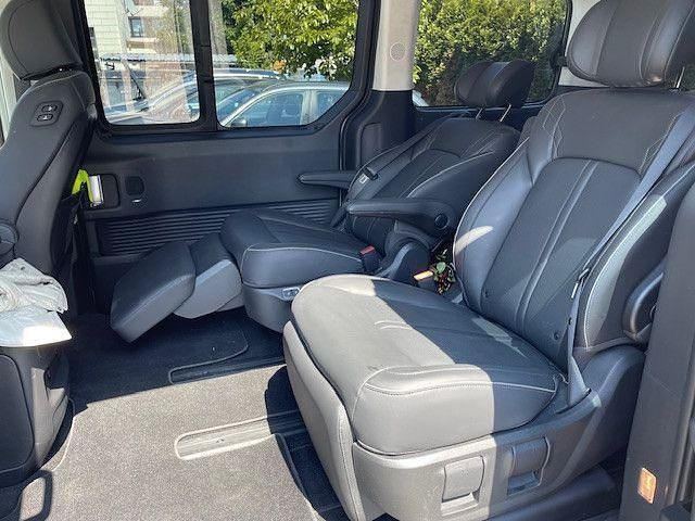 Gebraucht Hyundai Staria Signature 177 PS (130 kW) 2022 Silber Van / Kleinbus