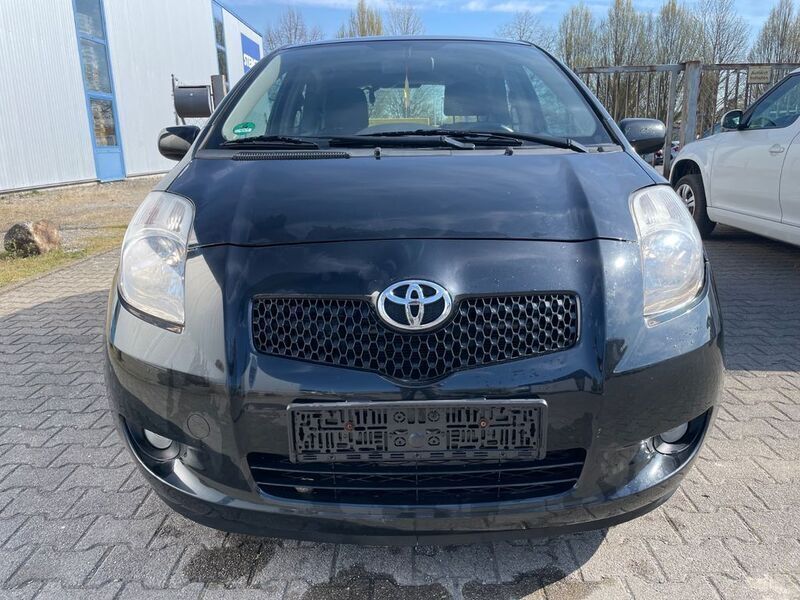 Schwarz Gebraucht 2009 Toyota Yaris Team Limousine | 1.850 € (Superpreis) - Bild 1/4