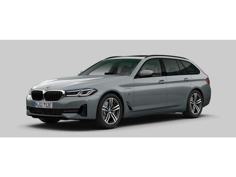Gebraucht BMW 530e 184 PS (135 kW) 2022 Skyscraper grey (metallic) Kombi