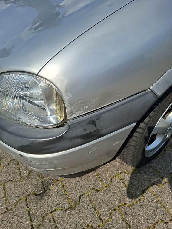 Second-hand Opel Corsa 65 CP (47 kW) 2000 Argintiu Berlinǎ