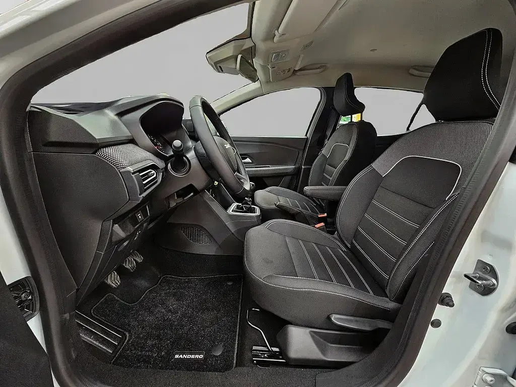 Second-hand Dacia Sandero Expression 91 CP (66 kW) 2025 Alb Berlinǎ