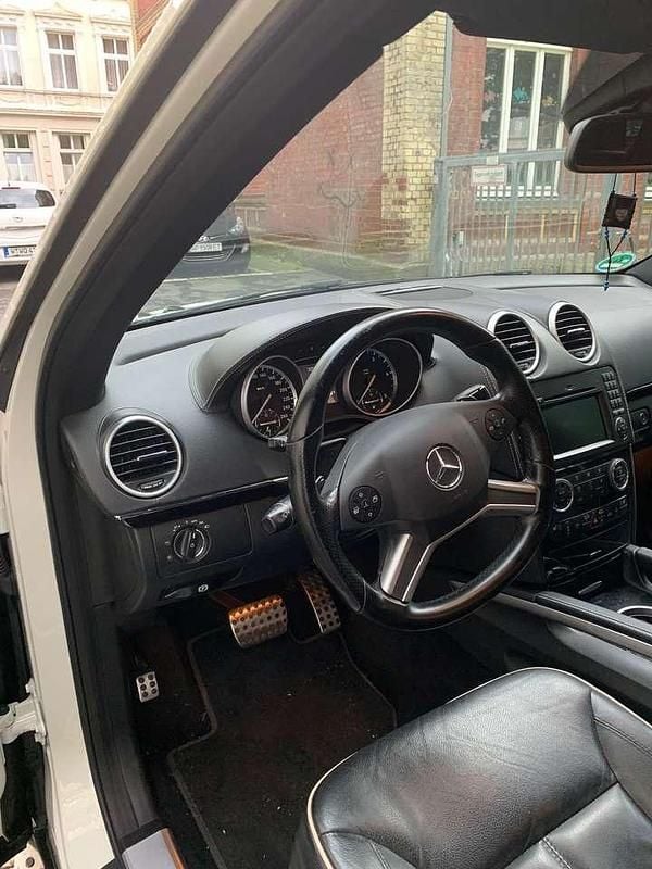 Gebraucht Mercedes ML350 Edition 231 PS (169 kW) 2011 Weiß SUV