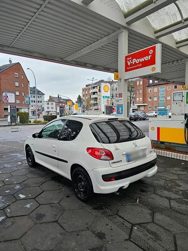 Gebraucht Peugeot 206+ 60 PS (44 kW) 2011 Weiß Kleinwagen