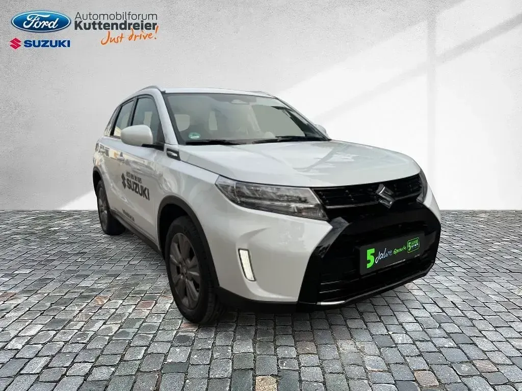 Neu Suzuki Vitara Comfort+ 116 PS (85 kW) 2025 Cool white pearl metallic SUV
