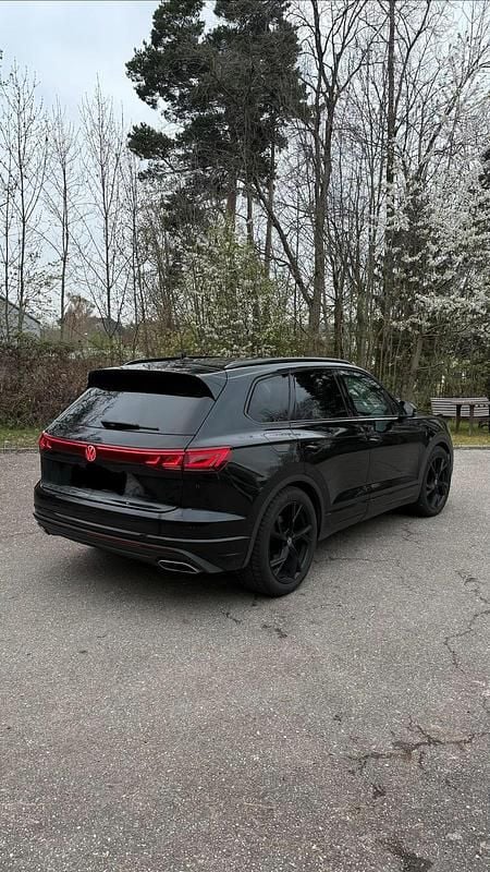 Gebraucht VW Touareg 231 PS (169 kW) 2024 Schwarz SUV