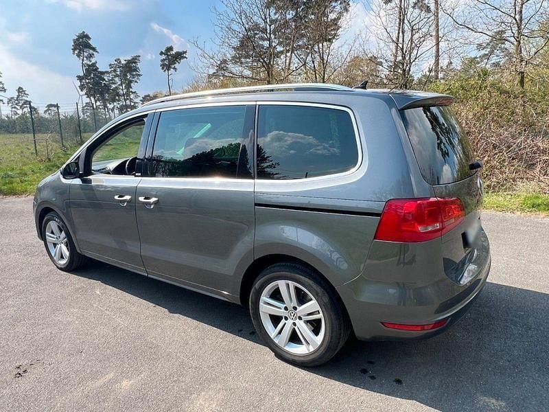Second-hand VW Sharan 170 CP (125 kW) 2011 Gri Monovolum