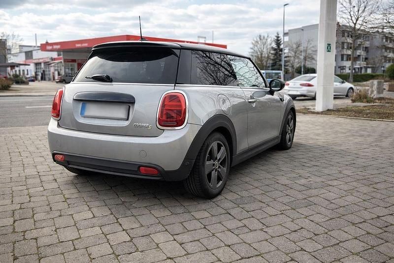 Gebraucht Mini Cooper SE Essential 135 kW (184 PS) 2022 Silber Kleinwagen