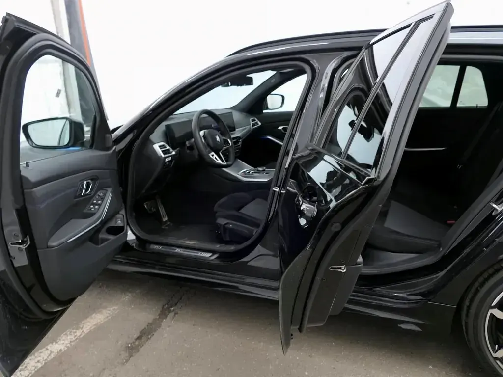 Gebraucht BMW 320 M Sport 190 PS (139 kW) 2025 Schwarz Kombi