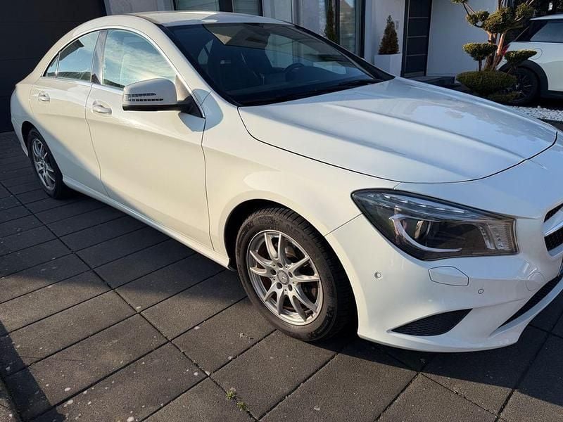 Gebraucht Mercedes CLA180 Urban 122 PS (89 kW) 2013 Weiß Limousine