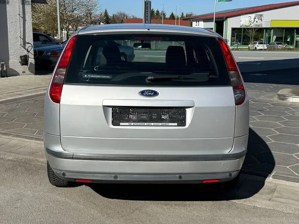 Second-hand Ford Focus Style 101 CP (74 kW) 2007 Argintiu Berlinǎ