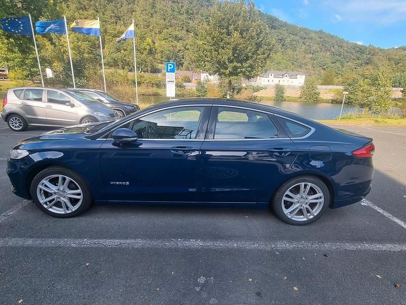 Blau Gebraucht 2019 Ford Mondeo Limousine | 15.600 € (Guter Preis) - Bild 1/4