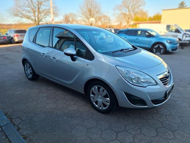 Gebraucht Opel Meriva Design Edition 101 PS (74 kW) 2011 Silber Van / Kleinbus