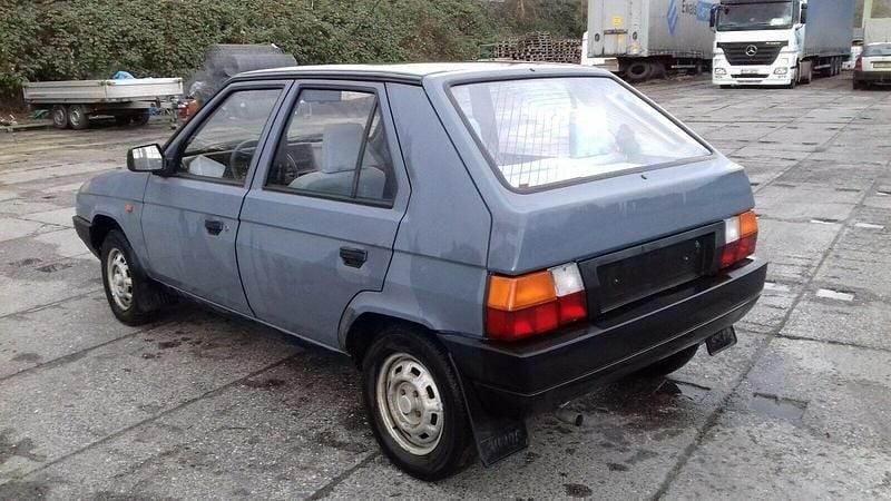 Gebraucht Skoda Favorit 63 PS (46 kW) 1988 Grau Kleinwagen
