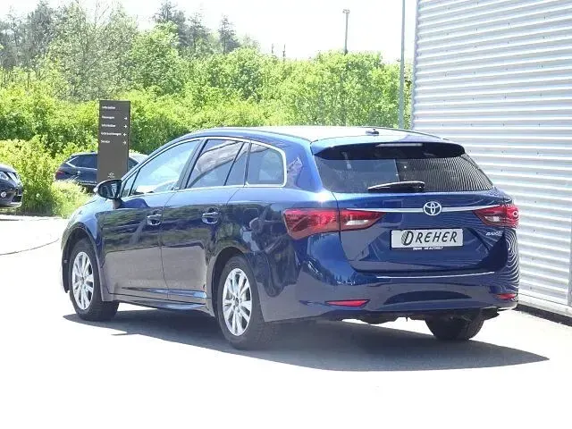 Gebraucht Toyota Avensis Edition-S 147 PS (108 kW) 2016 Dark blue mica Kombi