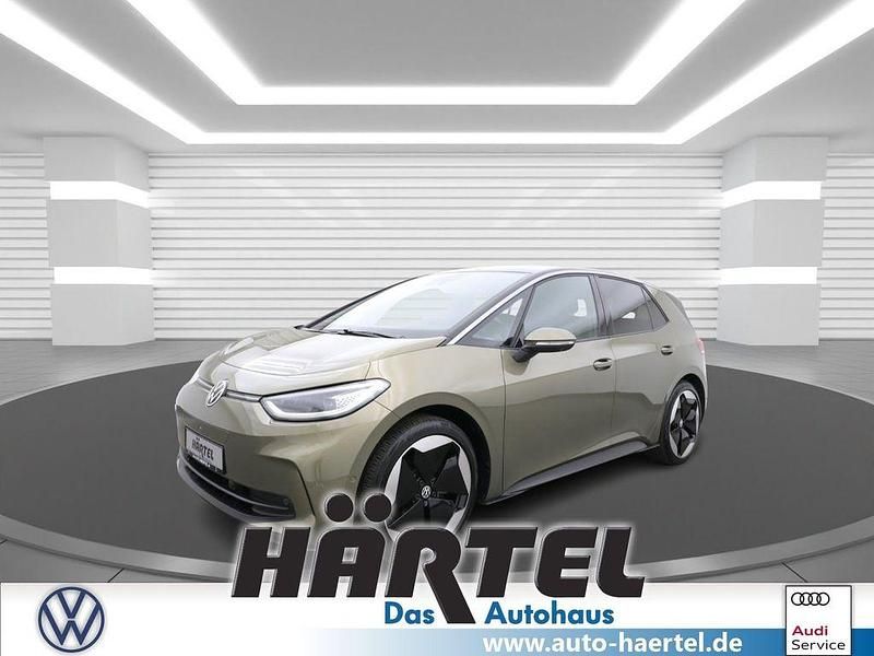 Dark olivine green (grün) Gebraucht 2023 VW ID.3 Pro Kleinwagen | 34.400 € (Etwas zu teuer) - Bild 1/4