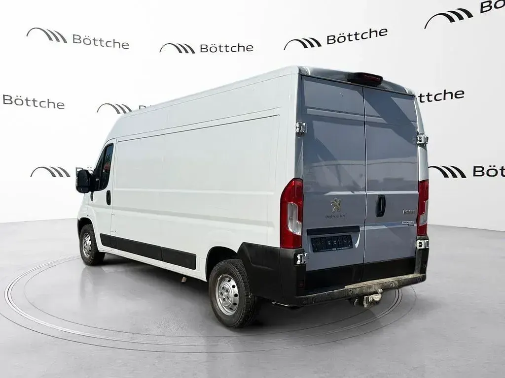 Gebraucht Peugeot Boxer 165 PS (121 kW) 2022 Lackierung weiss icy/deckende lackierung Van