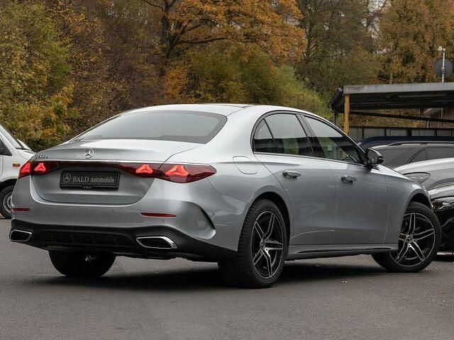Gebraucht Mercedes E300 AMG 204 PS (150 kW) 2024 Silber metalliclack hightechsilber Limousine