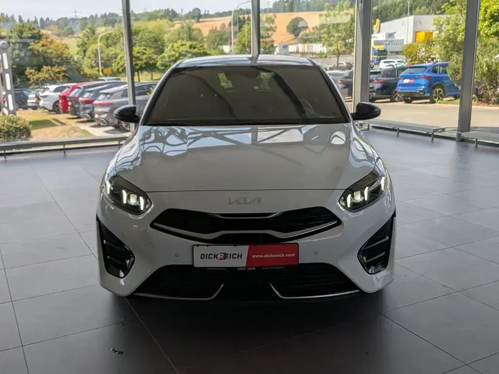 Gebraucht Kia Ceed GT GT-Line 140 PS (102 kW) 2026 (hw2) deluxeweiss met. Limousine
