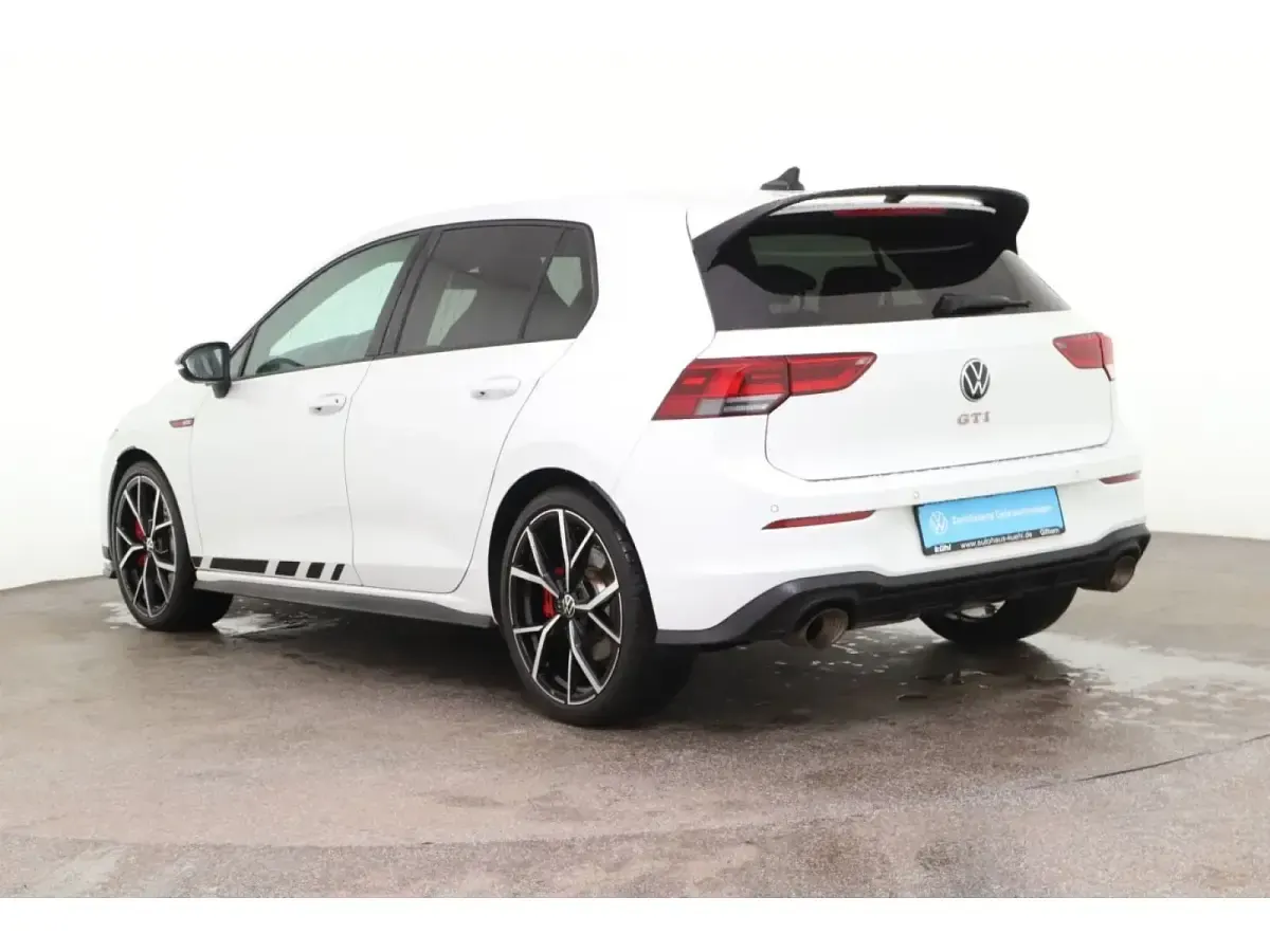 Second-hand VW Golf VIII GTI 300 CP (220 kW) 2024 Berlinǎ