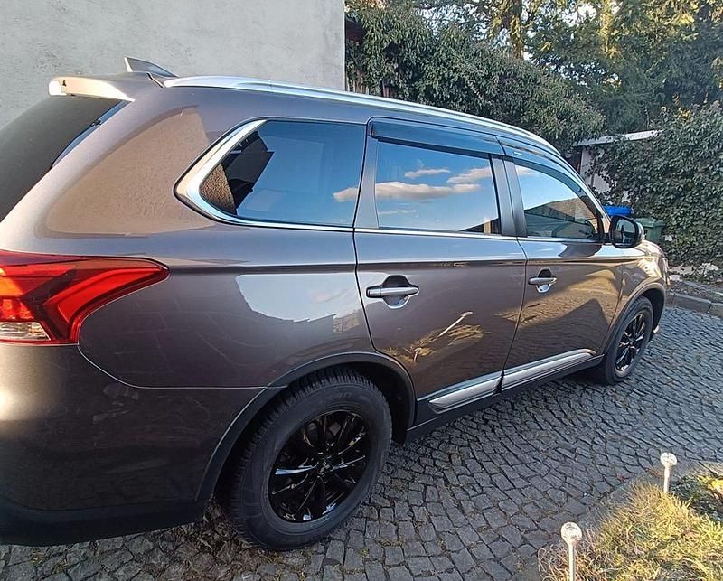 Gebraucht Mitsubishi Outlander Edition 150 PS (110 kW) 2018 Braun SUV