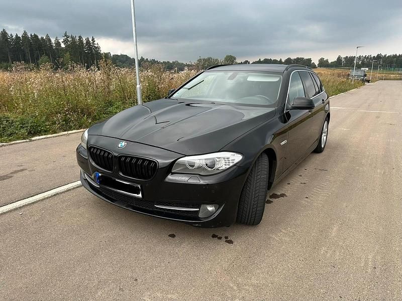 Gebraucht BMW 525 204 PS (150 kW) 2011 Schwarz Kombi
