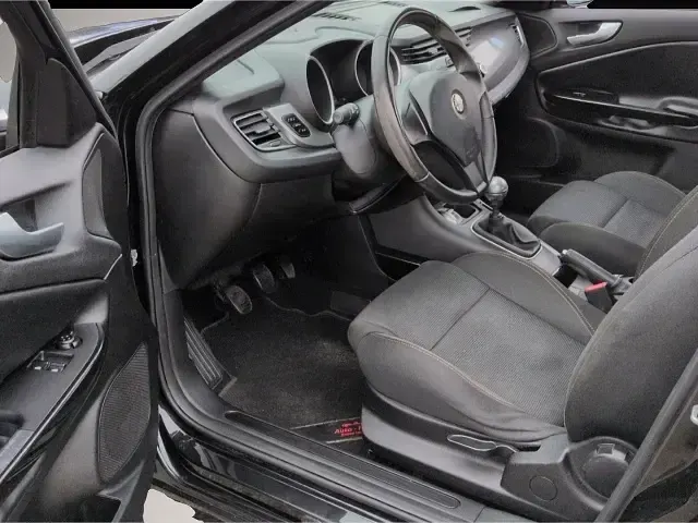 Gebraucht Alfa Romeo Giulietta Super 120 PS (88 kW) 2011 Schwarz Kleinwagen