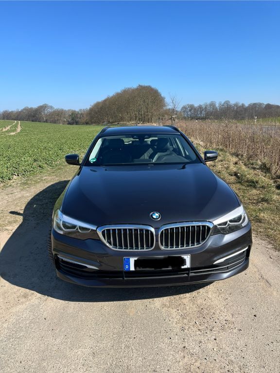 Schwarz Gebraucht 2018 BMW 520 Kombi | 20.800 € (Fairer Preis) - Bild 1/4