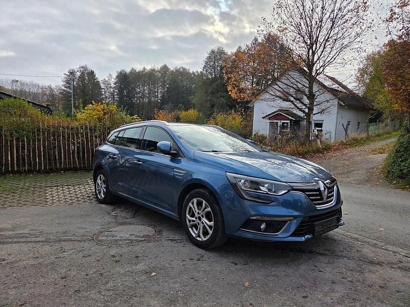 Blau Gebraucht 2017 Renault Mégane IV Intens Limousine | 8.500 € (Etwas zu teuer) - Bild 1/4