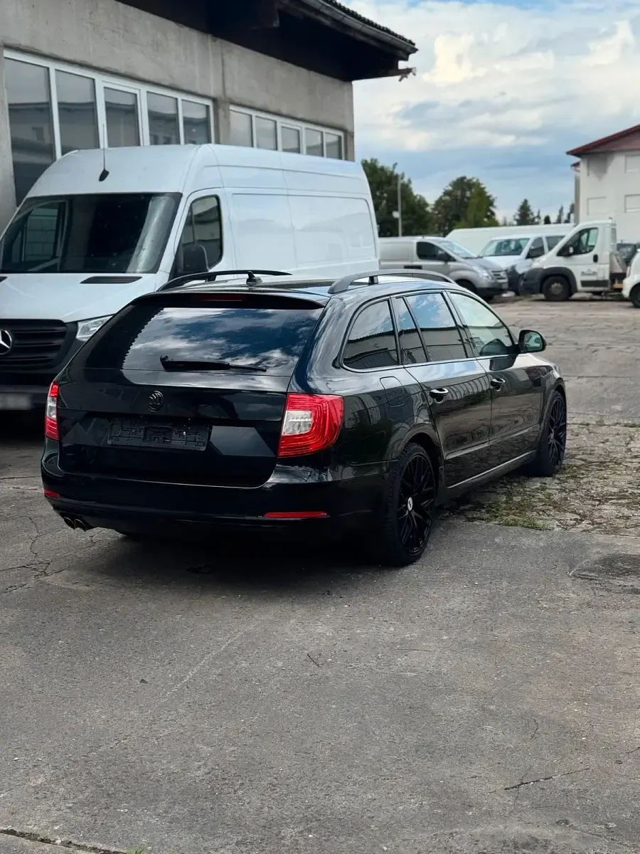 Gebraucht Skoda Superb 150 PS (110 kW) 2015 Schwarz Kombi