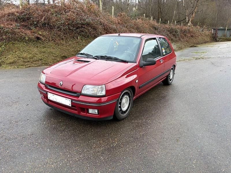 Gebraucht Renault Clio 75 PS (55 kW) 1995 Rot Kleinwagen