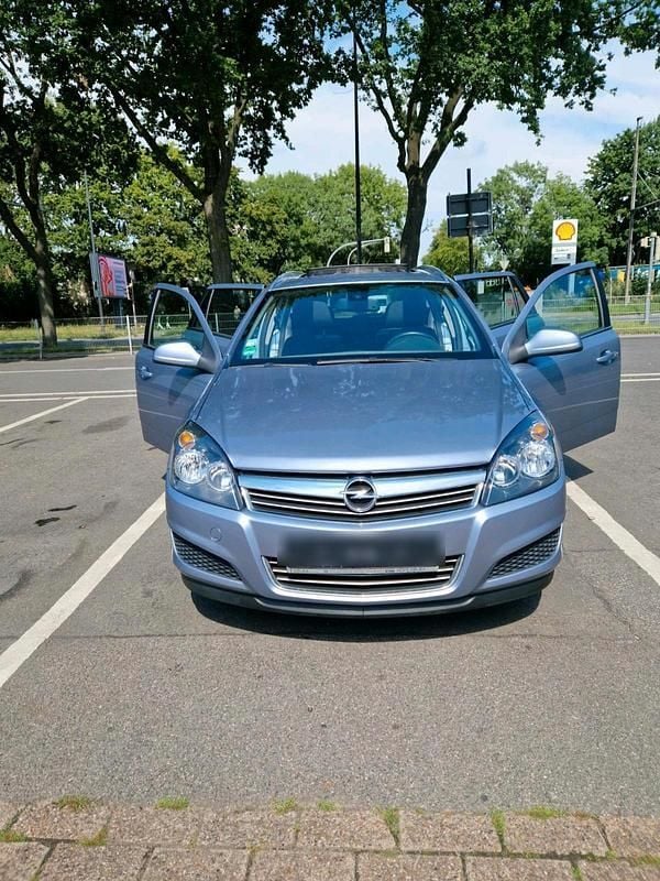 Grau Gebraucht 2010 Opel Astra Edition Kombi | 3.500 € (Fairer Preis) - Bild 1/4
