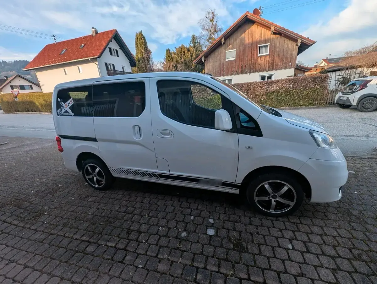 Gebraucht Nissan Evalia 110 PS (80 kW) 2013 Weiß Van / Kleinbus