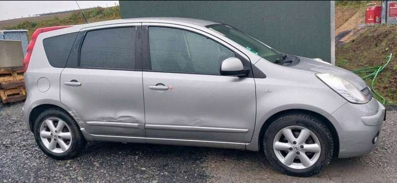 Grau Gebraucht 2006 Nissan Note Acenta Van / Kleinbus | 1.100 € (Superpreis) - Bild 1/4