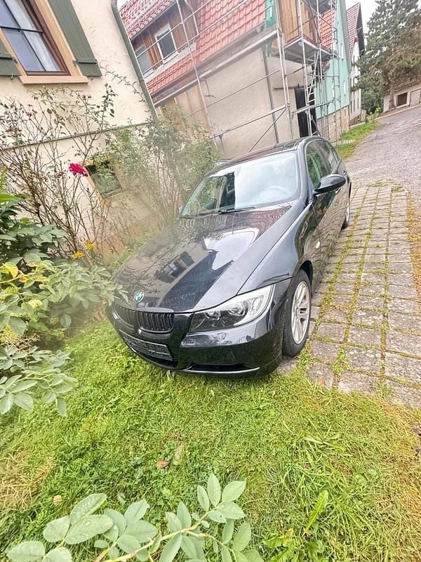 Schwarz Gebraucht 2008 BMW 318 Limousine | 4.300 € (Superpreis) - Bild 1/4