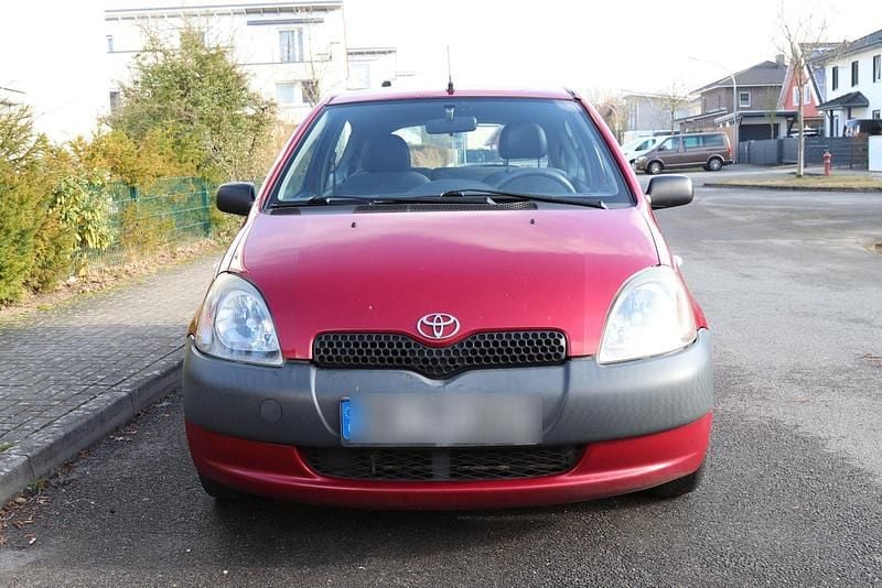 Rot Gebraucht 2002 Toyota Yaris Kleinwagen | 666 € (Guter Preis) - Bild 1/4