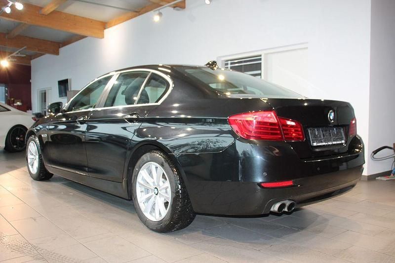 Gebraucht BMW 520 184 PS (135 kW) 2014 Saphirschwarz Limousine